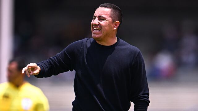 Efraín Juárez encara a periodista por señalar fracturas en el vestuario de Pumas