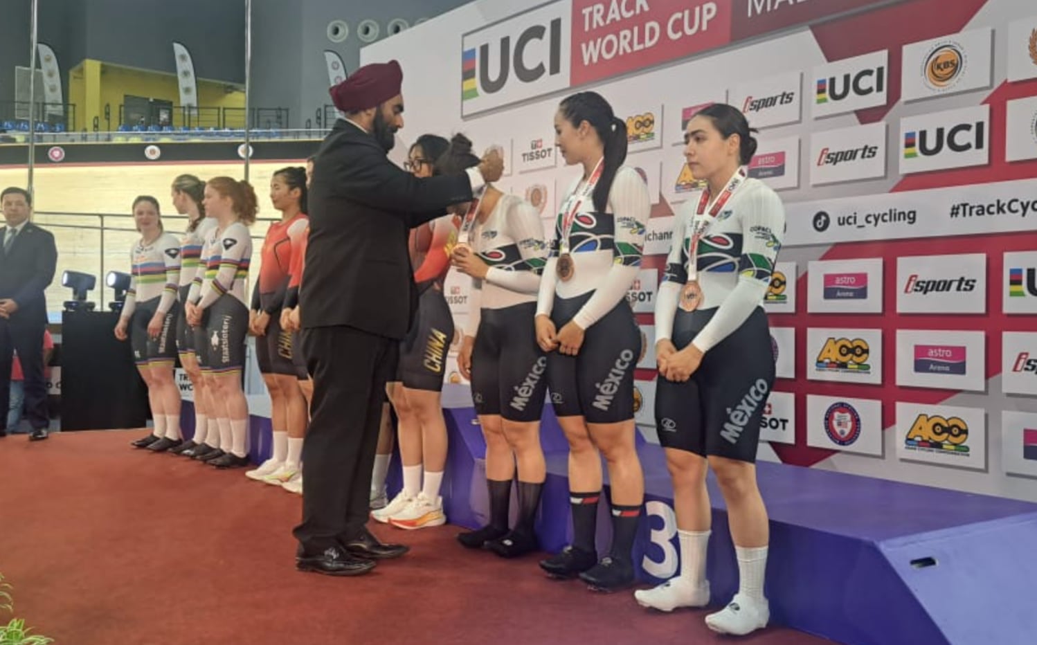 Yuli Verdugo, Luz Daniela Gaxiola y María José Vizcaíno conquistaron un bronce en la Copa del Mundo disputada en el velódromo de Nilai, Malasia.