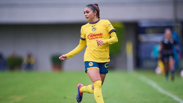 Jana Gutiérrez salva a fan que entró a la cancha para pedirle una foto