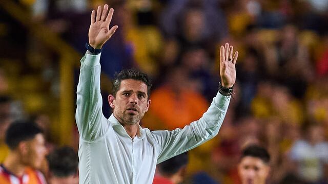 Fernando Gago, DT de Chivas.