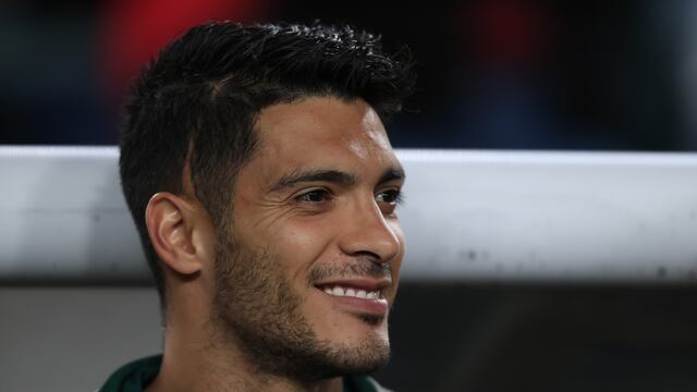 Piden que Raúl Jiménez llegue al Club Chivas