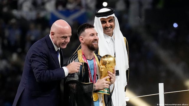 Gianni Infantino y Lionel Messi, Mundial del 2022