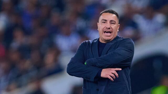 Tensión en Pumas: Efraín Juárez encara a reportero tras victoria ante Atlas.