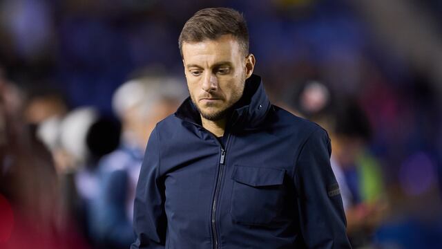 Aficionados de Cruz Azul se burlan de Martín Anselmi por su eliminación de la Europa League