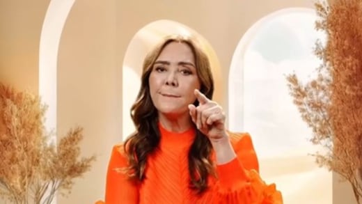 Cuestionan a Angelica Fuentes por su situación fiscal tras recibir un premio