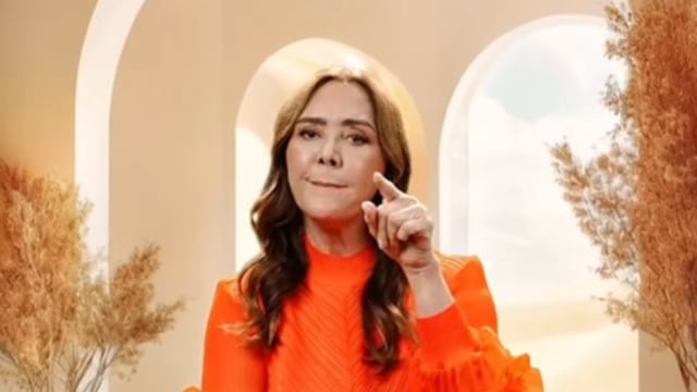 Cuestionan a Angelica Fuentes por su situación fiscal tras recibir un premio