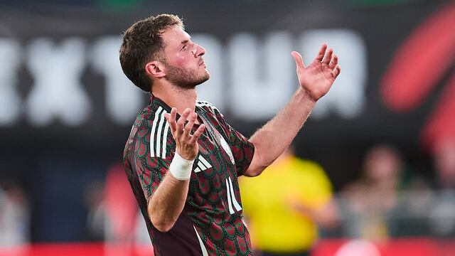 Santiago Giménez, en un partido de Selección Mexicana.
