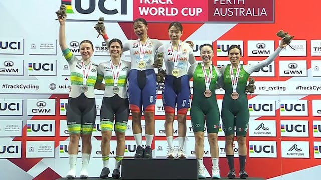 Premiación de Madison medalla de oro para Japón, plata para Australia y el bronce México.