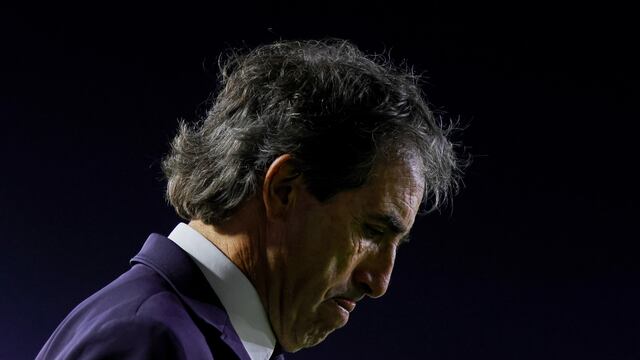 Guillermo Almada se mete de lleno a la pelea por ser DT de Chivas pero hay un gran obstáculo