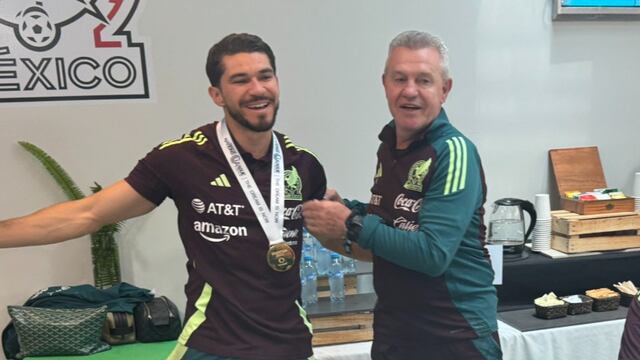 La foto que prueba que ya hubo reconciliación entre Henry Martín y Javier Aguirre