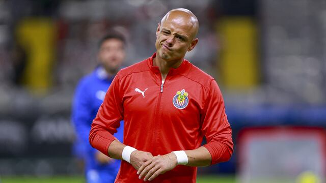 Una más del Chicharito: Se pierde torneo con Chivas por golpe en la nariz.