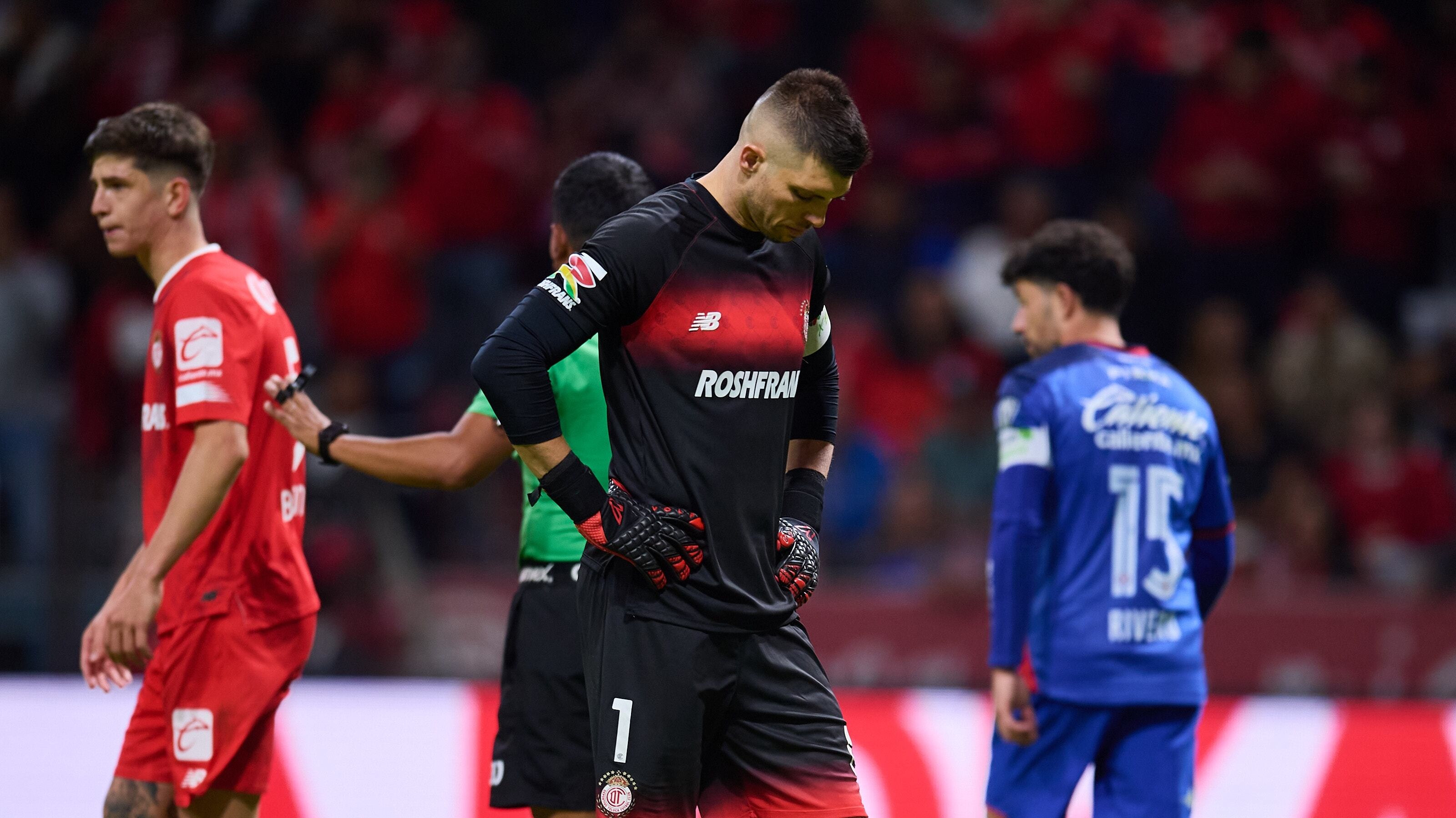 Tiago Volpi falló dos penaltis contra Cruz Azul.