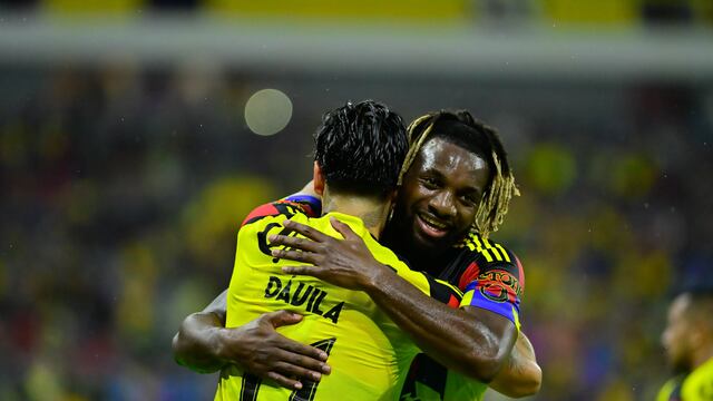 ¿Provocación innecesaria? Allan Saint-Maximin se burla de un fan de Cruz Azul tras su gol al Atlas FC.