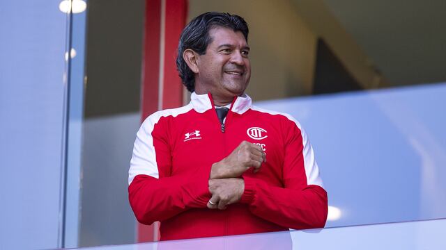 José Cardozo se luce con un hoyo en uno y gana coche de lujo