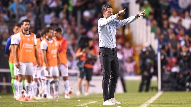 Fernando Gago desprecia a los refuerzos que le llevó la directiva; no juegan ni al play en Chivas