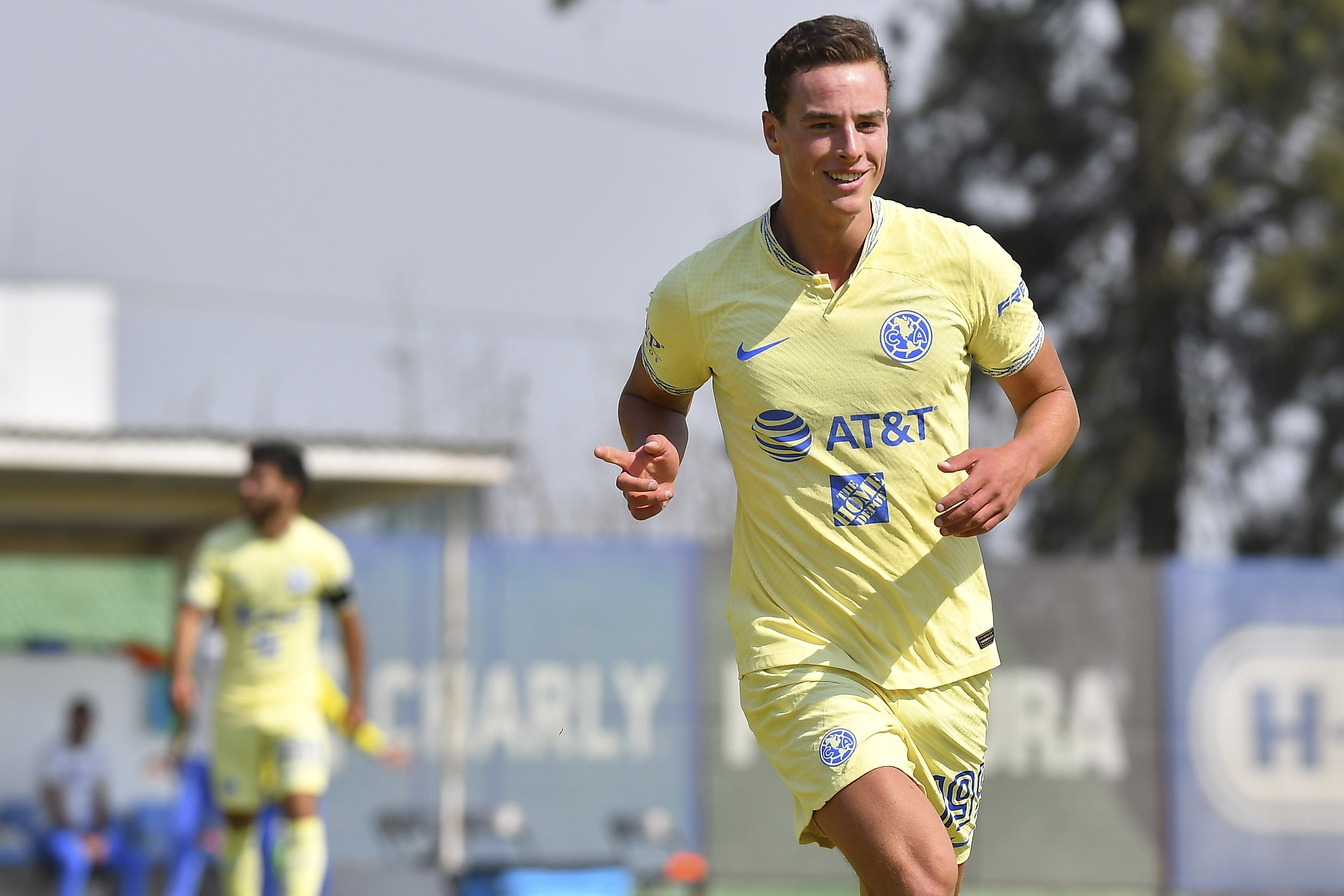 Esteban Lozano con el América