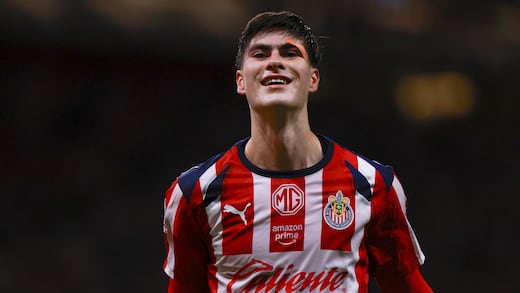 ¿Se va de Chivas? La Hormiga González atrae interés de equipos europeos