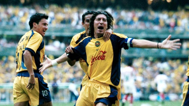 Iván Zamorano celebra el título del Verano 2002
