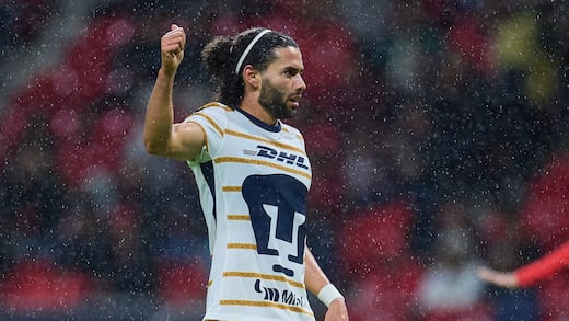 El ridículo error de Tiago Volpi que aprovechó el Chino Huerta en el Toluca vs Pumas