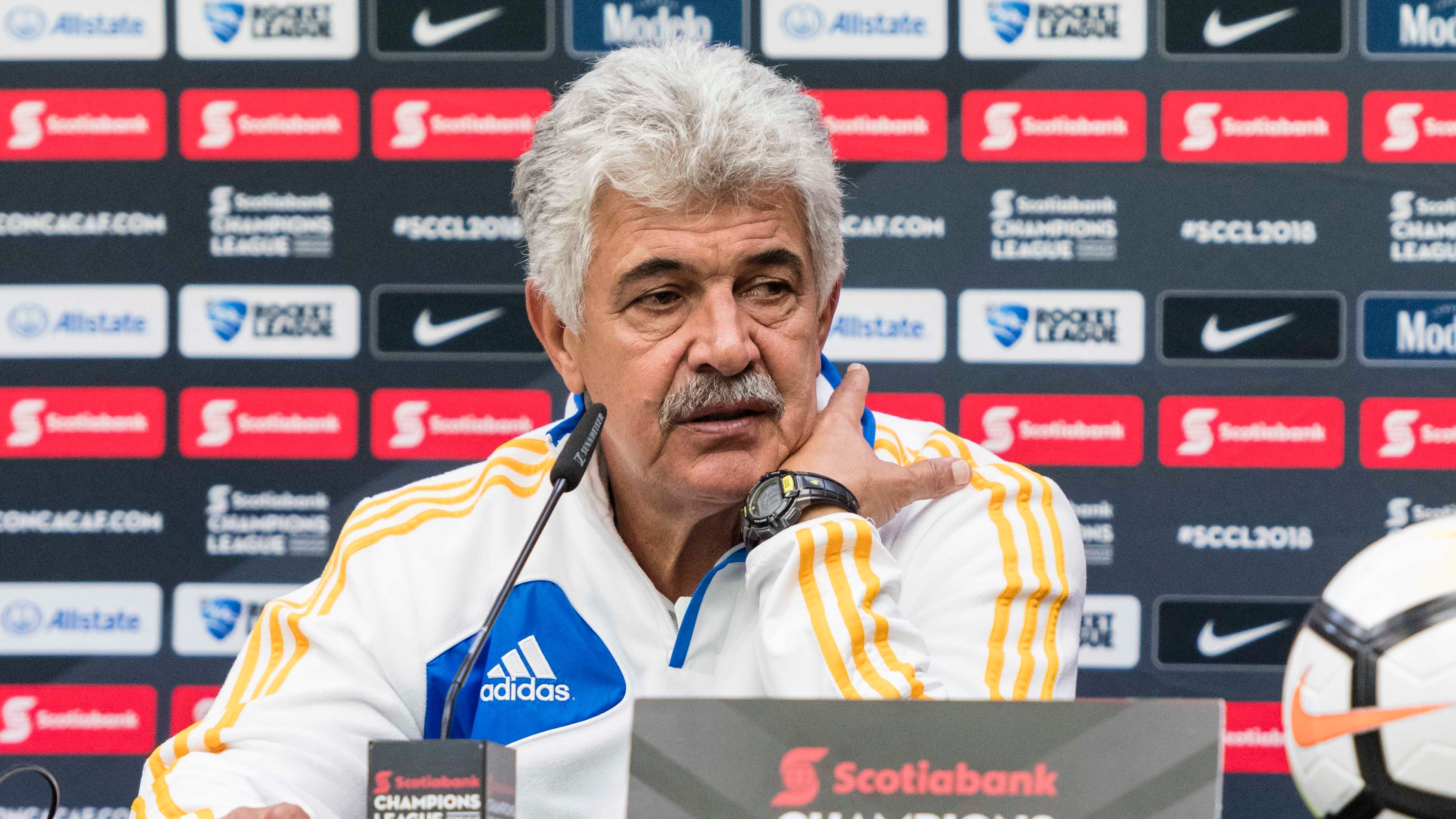 Tuca Ferreti en su etapa como DT de Club Tigres