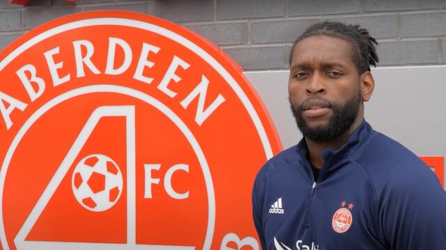 Exjugador del Arsenal de Inglaterra es detenido con 60 kilos de marihuana