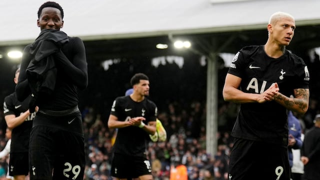 Tottenham veta a fans por saludos nazis en la Champions League
