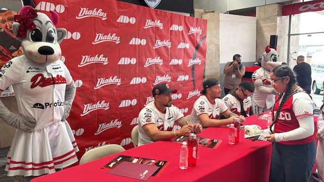 Diablos Rojos del México y ADO reúnen a la afición en firma de autógrafos en la TAPO