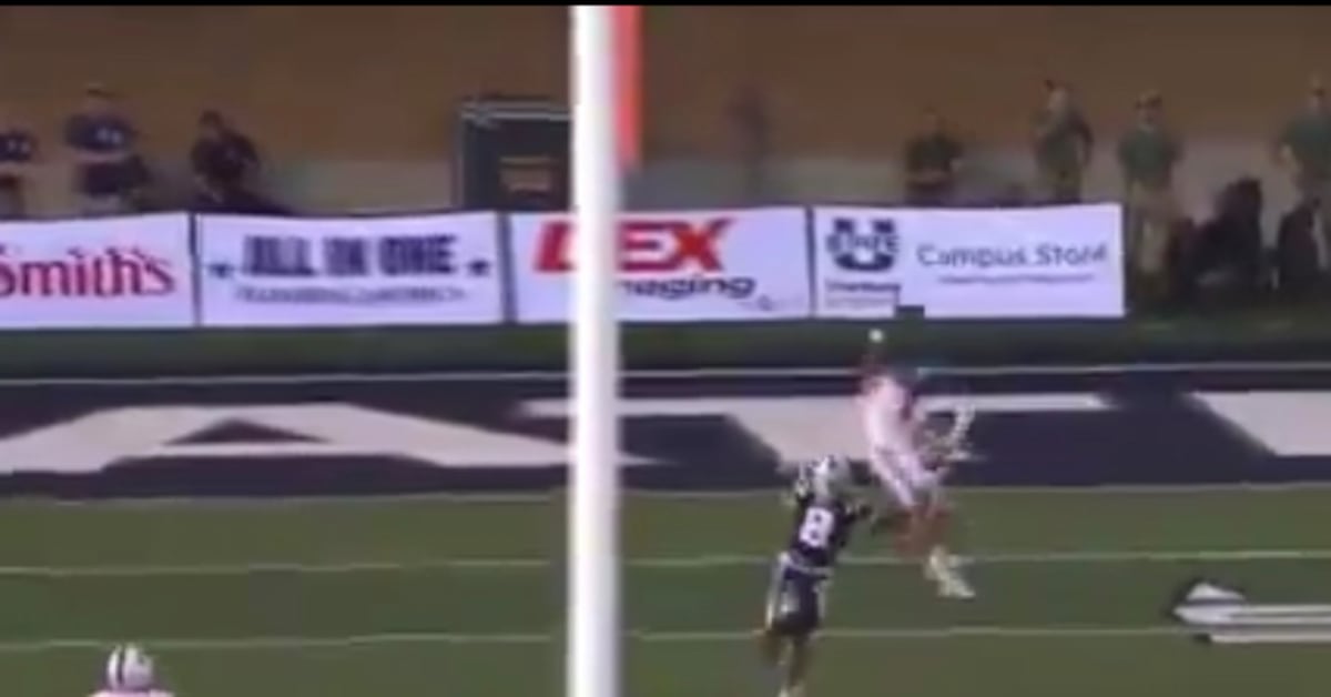 ¿La mejor intercepción de la historia? Ya se vio en el futbol colegial ...
