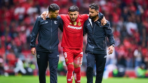 ¡Se encienden las alarmas! Alexis Vega salió lesionado del duelo ante Pachuca a semanas de la Liguilla