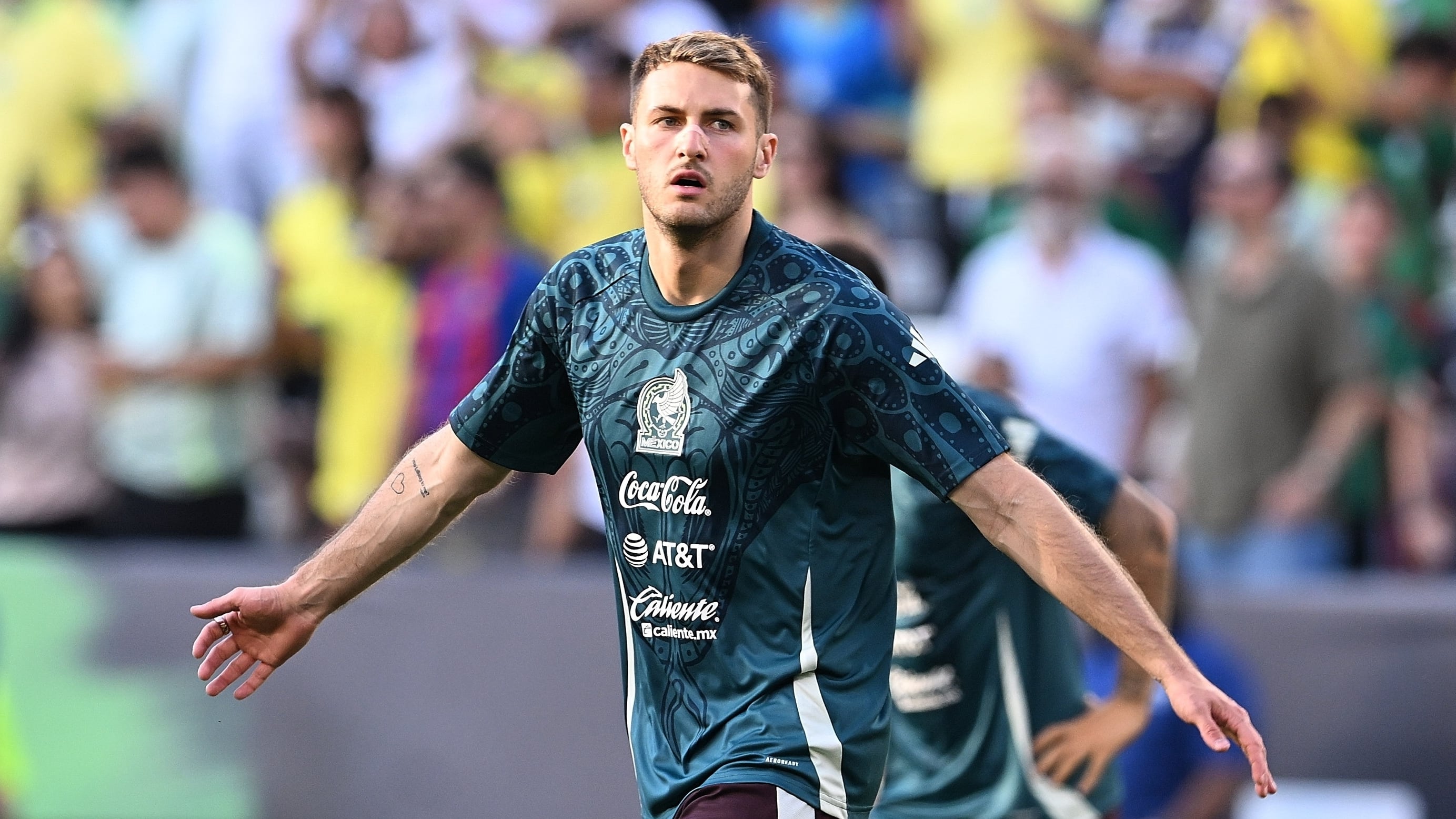 Santiago Giménez con la Selección Mexicana.