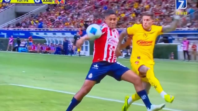 ¿Le robaron al América? Leyenda del arbitraje explica por qué sí era penal para las Águilas