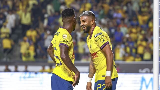 Rodrigo Aguirre con el Club América.