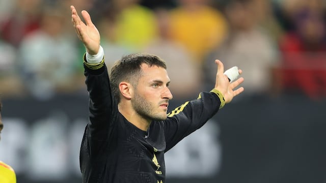 Santiago Giménez fue defendido por Massimiliano Allegri en medio de su sequía de goles y los rumores que lo ponen fuera del club