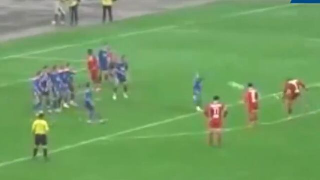 Selección sin experiencia mundialista anota el gol de tiro libre más impresionante