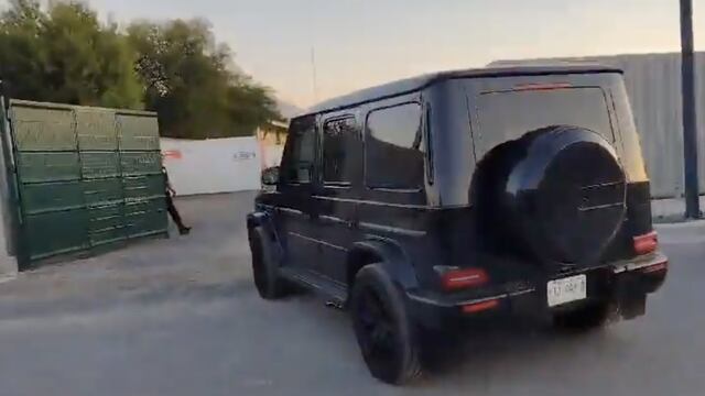 Jugadores de Tigres le hacen el feo a sus fans; mandaron a choferes por sus coches para no tener contacto