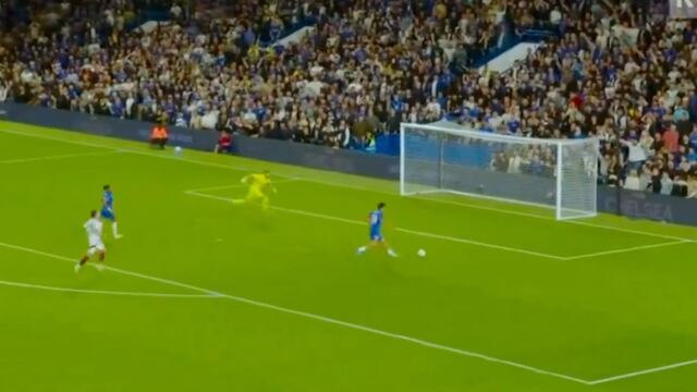 Jugador del Chelsea falla ridículo gol