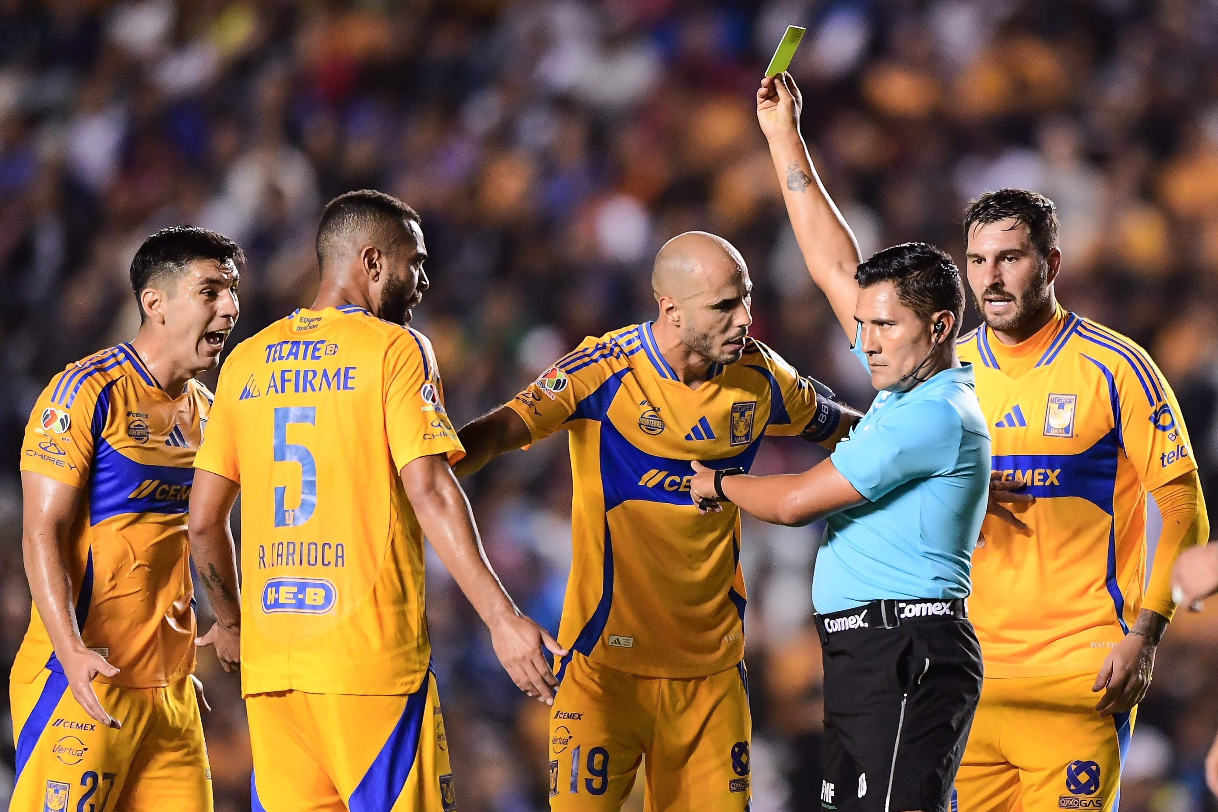 Cantante Guerrero, en el Querétaro vs Tigres.