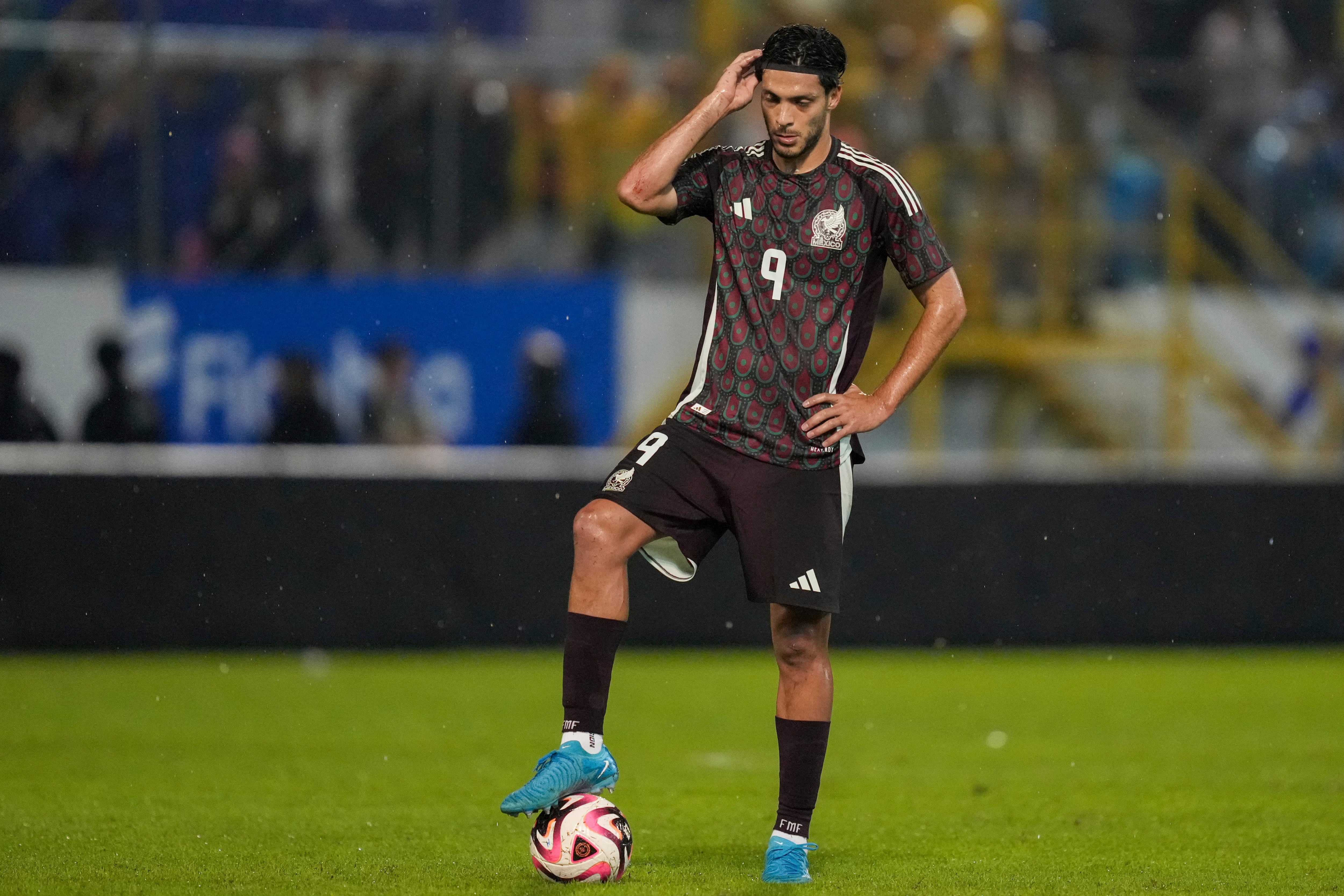Raúl Jiménez con la Selección Mexicana.