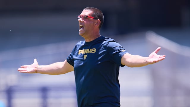 Crisis en Pumas: DT del equipo estaría cerca de ser despedido tras derrota ante Chivas.