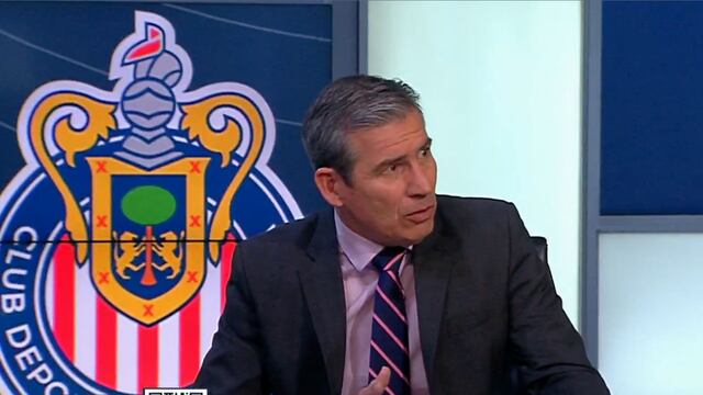 Uno de los ídolos de Chivas revienta al Rebaño por quejarse del arbitraje
