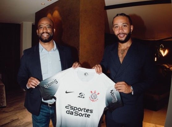 Depay al Corinthians.