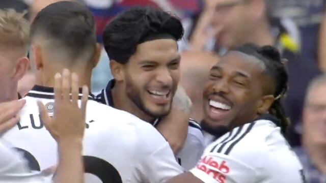 Raúl Jiménez recibe inesperado premio en la Premier League