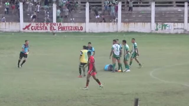 Captan brutal agresión de un futbolista al árbitro; uno quedó noqueado