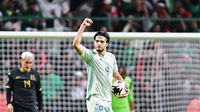 Raúl Jiménez con la Selección Mexicana.
