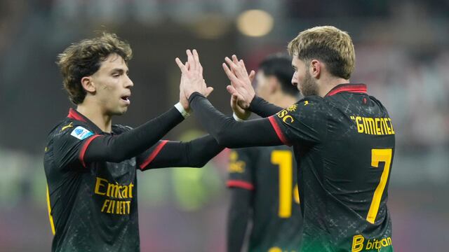 Santiago Giménez y Joao Felix con AC Milan.