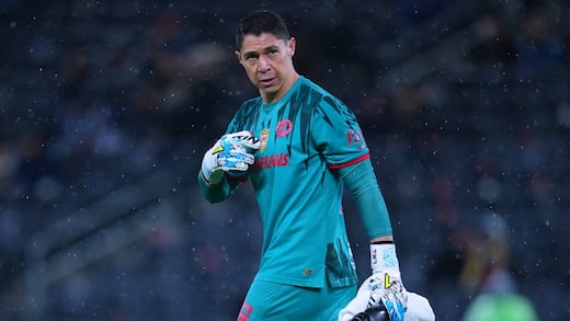 Hugo González lanza indirecta tras atajar un penal y vencer a Rayados