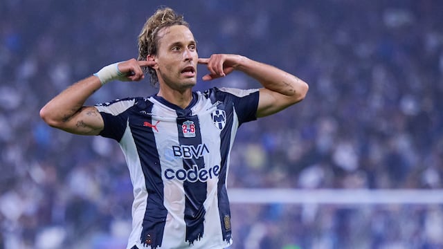 Sergio Canales abrió el marcador en la serie entre Rayados y América con golazo en el que homenajeó a Chupete Suazo en el festejo