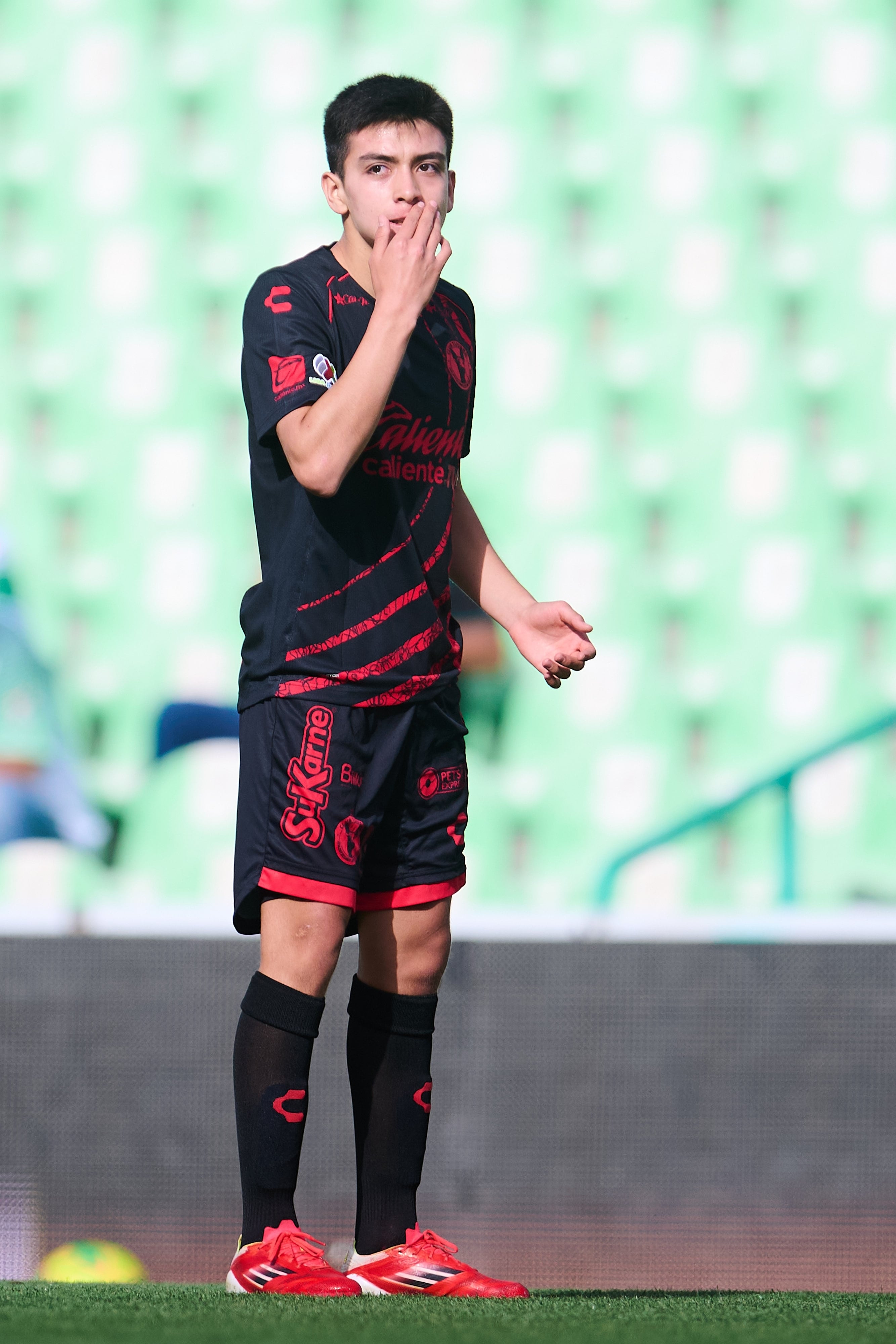 Gilberto Mora en el partido entre Santos Laguna y Xolos de Tijuana