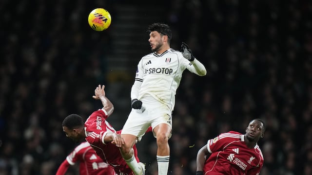 Raúl Jiménez es uno de los futbolistas mexicanos que más dinero ha generado por transferencias en su carrera