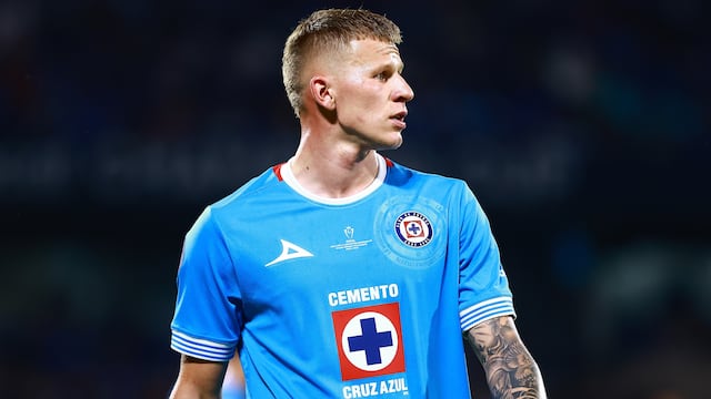 Cruz Azul recibe nueva y millonaria oferta por Mateusz Bogusz